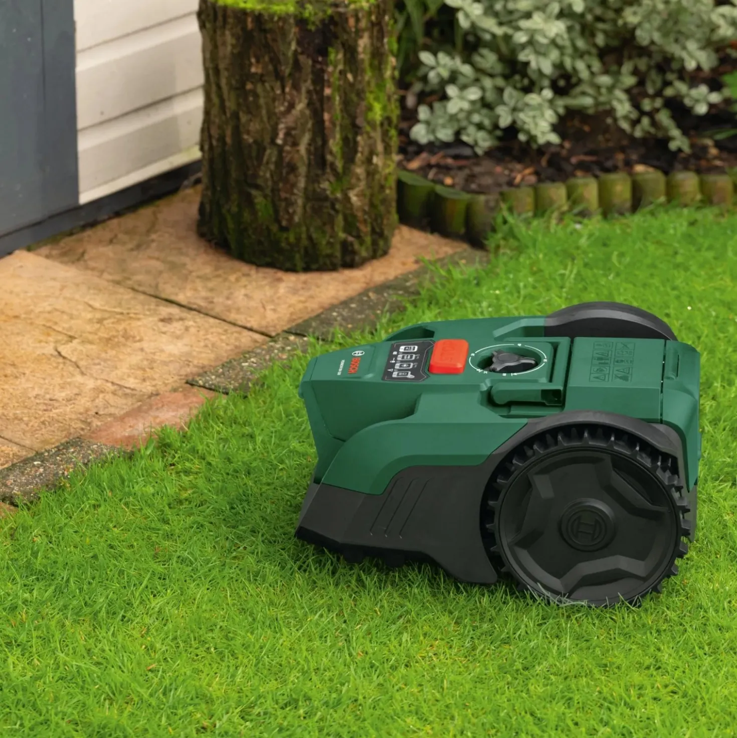 Robot tagliaerba Bosch VisiMow 18V 100 m² con batteria e caricabatteria inclusi