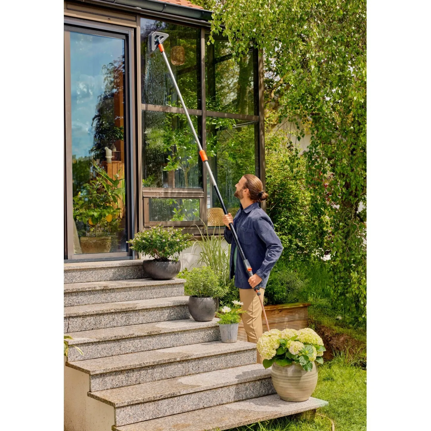 Spazzola con manico Gardena Cleansystem Soft Flex antracite